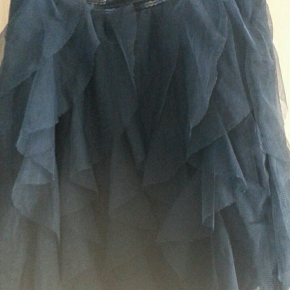 Black ruffle skirt sequence in front - Picture 2 of 4